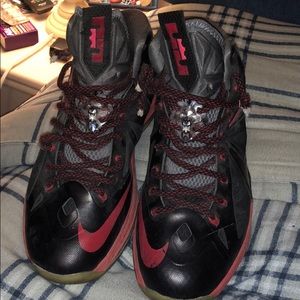Lebron X away. Size 10 no box included.